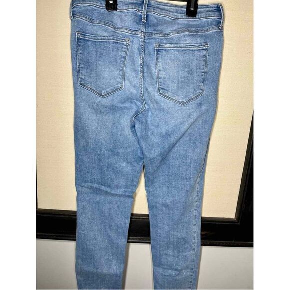 Old Navy Skinny Rockstar Jeans - 3/$25 - Picture 5 of 7